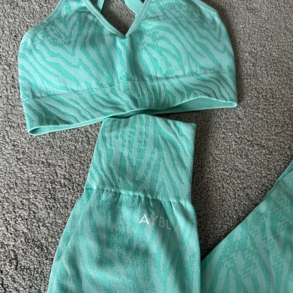 AYBL Teal Zebra Pattern Activewear Set - Picture 1 of 2